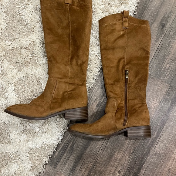 Like New JustFab Riya Camel Brown Suede Boots Size 8 - Picture 3 of 5